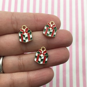 6 Gold Tone Metal 14mm Enamel Xmas Pressernt Christmas Gift Holiday X-mas Charm Pendant, F363
