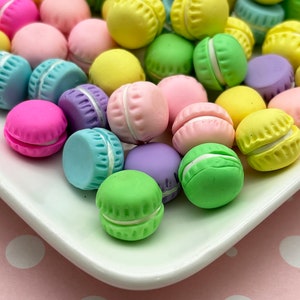 6 Pastell 3D Polymer Clay Macaron Cabochons mit flachem Boden - 15 mm Fake Bake zum Basteln und Zubehör