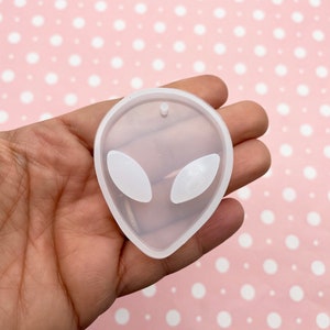 Alien Head Mold for Cabochons, Clay, Resin, Soap Etc, Little Green Men Mold, Q118b