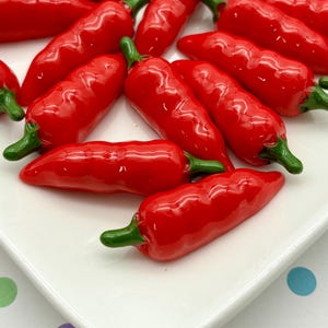6 cabochons kawaii de piment rouge en plastique acrylique à dos plat, cabochons de légumes en résine à dos plat 1124b