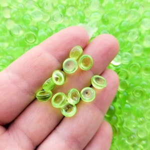 100 g (3 1/2 onces) de perles de granité pour bocal à poissons en plastique acrylique vert printemps pour du slime croquant et des créations artisanales, perles de bocal à poissons en résine