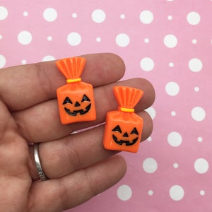 6 Cute 29mm Pumpkin Treat Bag Flatbacked Resin Cabs, Jack O Lantern Trick or Treat Bag Flat Backed Acrylic Plastic Halloween Cabochons DH10a