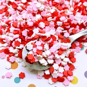 Posypki z kwiatów z gliny polimerowej, sztuczne pieczenie Decoden w kolorze różowym, czerwonym i białym, sztuczne pieczenie Fimo Table Scatter Confetti, wypełnienie do kubków Shaker, P139