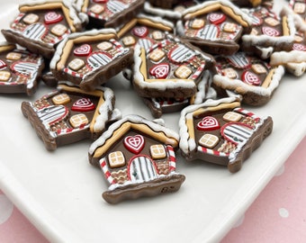 5 Flatbacked Resin Gingerbread House Cabochons, 27mm Flat Backed Acrylic Plastic Christmas Cookie Cabs, 1068
