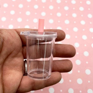 Una taza de parfait de helado de frappuccino en miniatura DIY con dije de tapa para dijes de copa de globo de nieve, DH91