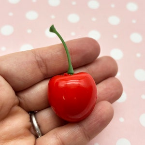 6つのプラスチック製フェイクベイク明るい赤の大きな実物大チェリーカボション、