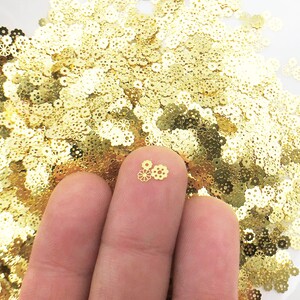 50 Tiny 6mm Gold Toned Metal Flower Cluster Cabochons, Cute Kawaii Nail Cabs, Charm Resin Supplies, Resin add-on #494