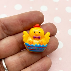 5 Yellow 23mm Easter Chick Flatbacked Acrylic Plastic Cabochons, Chicken in Eggs Resin Flat Backed Cabs, 1235b