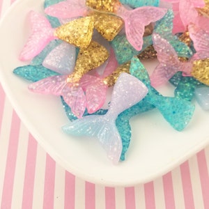 Set of 5 Sparkling Flatbacked Glitter Resin Mermaid Tail Cabochons, Flat Backed Acrylic Plastic Cabs, for Jewelry Crafts and Costumes - 730