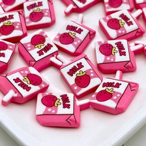 8 Cabochões de Resina com Fundo Plano em Caixa de Leite e Morango, Cabochões Kawaii de Plástico Acrílico com Fundo Plano L164