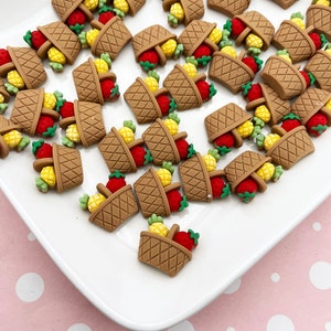 6 Resin 17mm Flatbacked Resin Fruit Basket  Cabochons, Flat Backed Acrylic Plastic Strawberry Pineapple Kawaii Basket Cabs, 1227b
