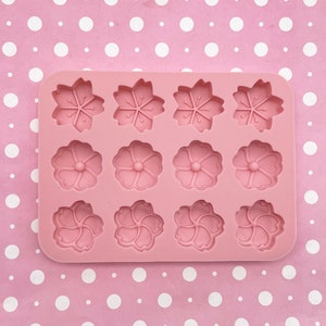 12 Cavity Kawaii Sakura Flower Mold for Cabochons, Silicone Floral Mould for Clay, Resin Etc