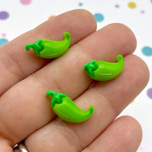10 petits cabochons kawaii de piment vert en plastique acrylique à dos plat, 17 mm, cabochons de légumes en résine à dos plat 021