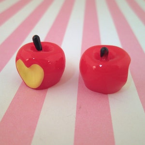 6 Cabochões de Maçã Vermelha de Plástico Acrílico com Mordida em Forma de Coração, Resina Fruit Cabs #813a