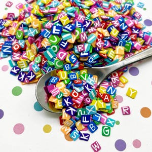 Surtido de chispas de arcilla polimérica con letras kawaii, mezcla de chispas artificiales de Fimo, Funfetti Rainbow Jimmies de Decoden, M112