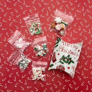 Kerst polymeerklei hagelslag en hars kerst cabochon monster kous stuffer - kerst leuk vakantie kinderen cadeau-idee