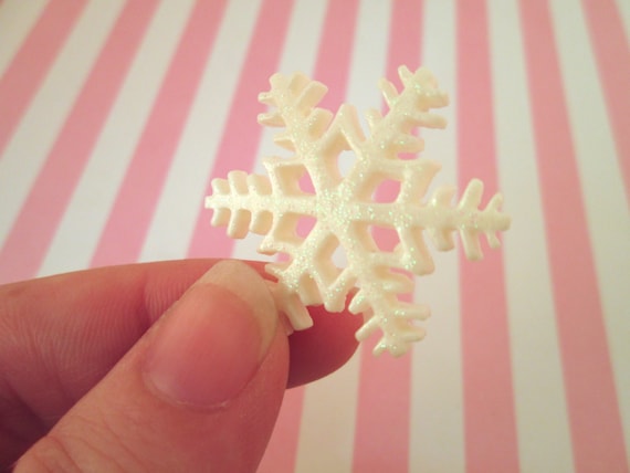 50pcs 15mm Mini Christmas Decoration Assorted Snowflake and Star