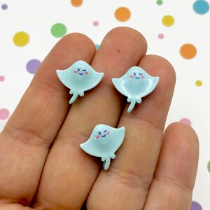 8 Small Pastel Blue Flatbacked Resin Stingray Cabochons, Tiny Flat Backed Acrylic Plastic Sting Ray Cabs, Aquatic Fish Beach Decoration 1190