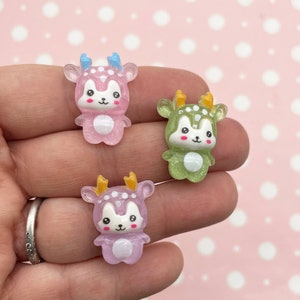 8 Multicolor Flat Backed Resin Glittery Kawaii Resin Deer Cabochons, Cute Flatbacked 22mm Acrylic Plastic Reindeer Animal Cabs, 1639a
