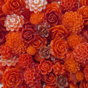 10 rote Mix Flatbacked Resin Blumen Cabochons Grab Bag Roses Mums (DESTASH SALE), Acryl Kunststoff flache Rückseite Acryl Kunststoff Floral Cabs