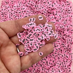 Kleine roze spookachtige RIP Halloween-grafsteen grafsteen polymeerklei Spooky nep nep hagelslag NIET-EETBARE grafsteen tafel Scatter confetti G86