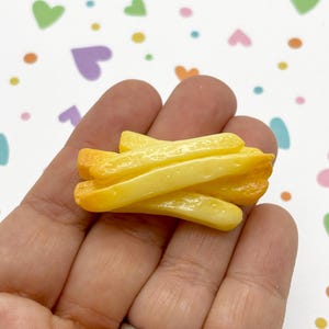 4 cabujones de plástico acrílico con parte trasera plana de patatas fritas, patatas fritas, comida rápida 528