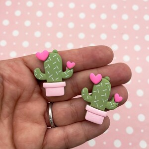4 cabujones de resina con base plana de cactus de San Valentín, planta de cactus de plástico acrílico con base plana y forma de corazón, adornos Plant Lady 1669b