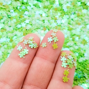 Adorno de resina kawaii con diseño de trébol de cuatro hojas con purpurina iridiscente verde, purpurina de San Patricio, elige la cantidad que quieras, OT7