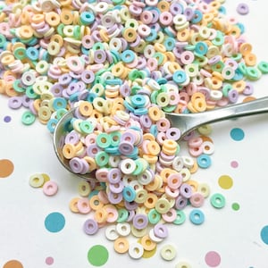 Pastel Frosted Donut Ring 5mm Perlen, Polymer Clay Dessert Candy Fimo Scheibe Streusel, Nail Art Scheiben, Faux Dessert, Miniatur Dessert, E79