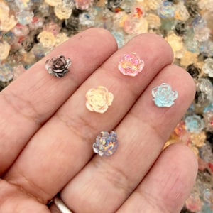 50 Stück glitzernde mehrfarbige Rosenblüten Harz Nagel Cabochons, flache Rückseite Acryl Kunststoff Cabochons, L102