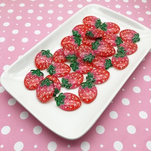 4 Glitzernde Cabochons mit flacher Rückseite rote Erdbeerscheiben, niedliche flache Rückseite Glitter Acryl Kunststoff Obst-Cabochons, 157a