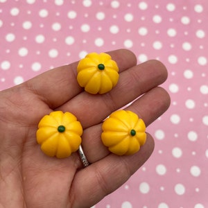 4 Fall Harvest 20mm Flat Bottom Resin Pumpkin Cabochons, Flatbacked Orange Acrylic Plastic Cute Halloween Flat Backed Cabs, #163