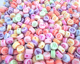 100 perline dell'alfabeto pastello, mix di lettere acriliche multicolori J73