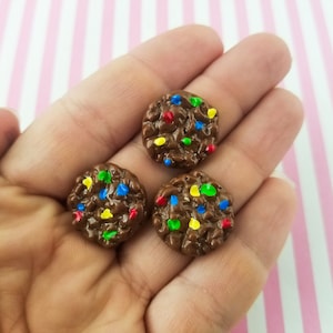 6 Cabochões de plástico acrílico com fundo plano de biscoito de chocolate arco-íris com doces, biscoitos de resina para casa de bonecas com fundo plano, nº 131