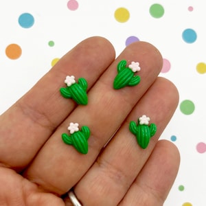 50 petits cabochons de cactus Saguaro à dos plat en résine verte rose et vert de la taille d'un clou, cabochons de plantes succulentes en plastique acrylique à dos plat L70