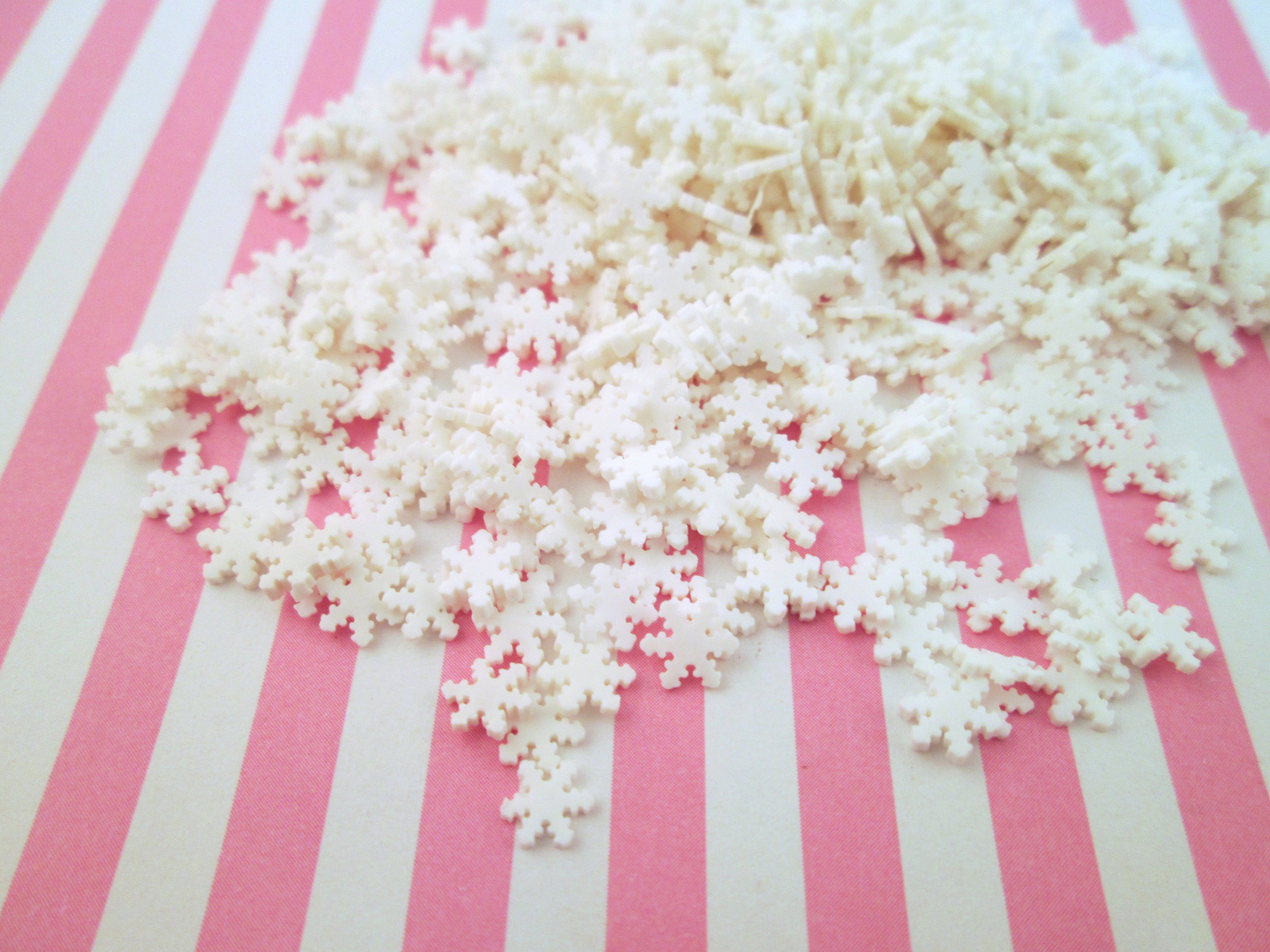 Snowflake Sprinkles  Shop Snowflake Candy Sprinkles, Frozen Candy  Snowflakes - Sweets & Treats™