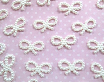 20 Small Pearlized Bow Cabochons Knot, 1334a