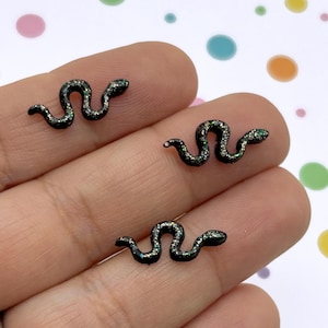 50 kleine Schwarze gruselige Schlangen Cabochons, Halloween Acryl Plastik Cabochons L309