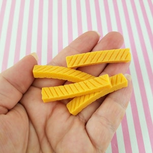 4 cabujones grandes de resina con forma de papas fritas, papas fritas, cabujones de comida rápida de plástico acrílico falsos horneados n.° 1181