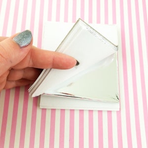 50 kleine vellen samenstelling ZILVER getinte bladvellen voor nageldecor en nail art, metaalfolie voor polymeerklei of hars of slijm #
