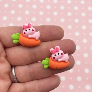 4 Cabochons mit flacher Rückseite 22 mm Harz Rosa Häschen Karotte Cabochons, Cabochons mit flacher Rückseite Acryl Kunststoff Ostern, Süßes Kawaii Zubehör, 913