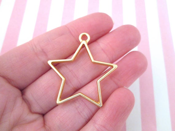 METAL STAR CHARM MATTE GOLD METAL STAR CHARM MATTE GOLD