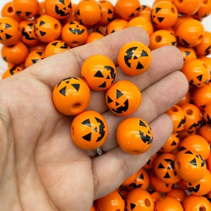 10 Round 16mm Wooden Halloween Pumpkin Beads - Spooky Jewelry Beading Decor for Halloween - Orange Jackolantern - H126