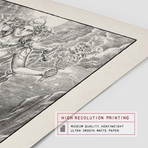 K&ouml;nnte beinhalten: Schwarzwei&szlig;-Illustration einer dreik&ouml;pfigen Figur, die eine Fackel h&auml;lt. Die Figur ist von Wolken und einem Halbmond umgeben.