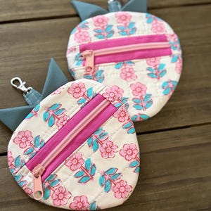 Monedero de fresa - Floral, llavero de fresa, estuche con cremallera de fresa