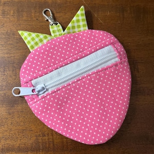 Monedero de fresa con lunares rosas, llavero de fresa y bolsa con cremallera de fresa