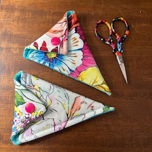 Small Scissor Keeper - White Floral Scissor Pocket