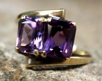 1940's Vintage Color Changing Purple Sapphire Ring 10K Solid Gold 6CTW Purple Sapphire Ring 3.1 Grams Size 7.5 Large Purple Sapphire Ring