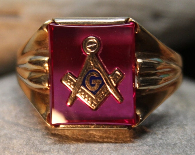 1940's Vintage Mens Ruby Ring 4CTW 3.8 Grams Size 9 Freemason Ruby Ring