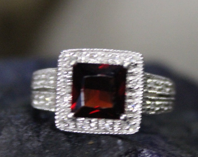 1980's Vintage Garnet Diamond Ring 10K Gold Diamond Ring 3.4 Grams Size 5 Garnet Diamond Engagement Ring Vintage Gold Ring Diamond Garnet